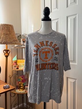 Tennessee Volunteers Gray Bleach-Effect Tee size xl